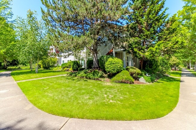 Building Photo - Low maintenance condo living in DuPont