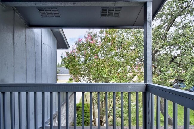 Building Photo - 14926 Eminence