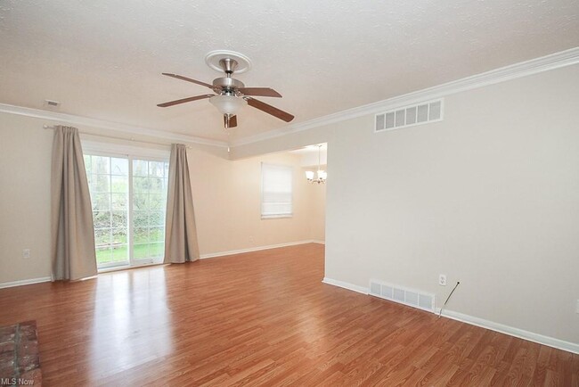 Building Photo - 1770 Rolling Hills Dr