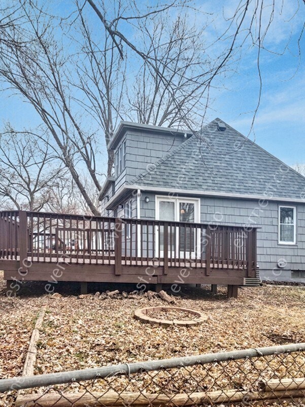 Building Photo - Charming 4-Bedroom Home with Garage / Pet-...