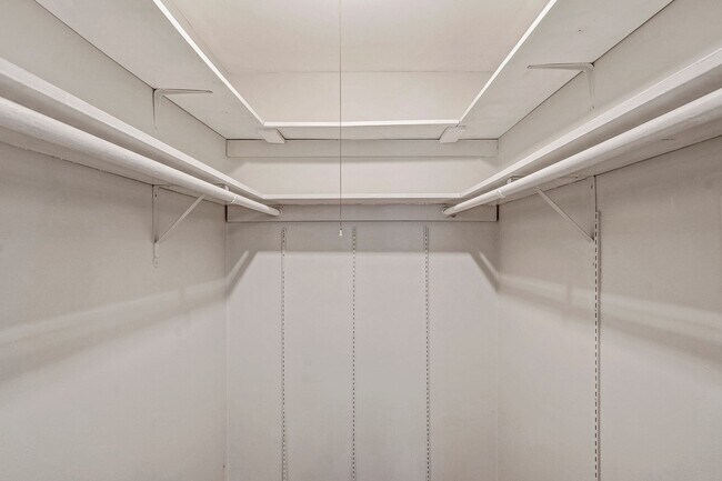 Building Photo - 2 Bed 1.5 bath Condo - Close to UNC!  Beautifully Renovated! $500 off first month's rent!