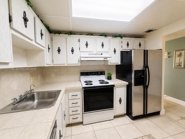 Building Photo - 3800 S Ocean Dr