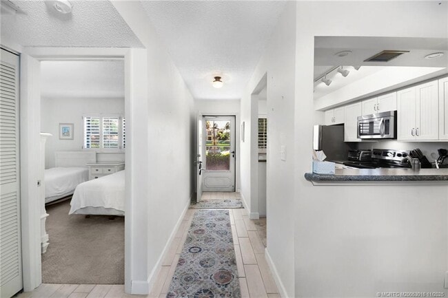 Building Photo - 7410 S Ocean Dr