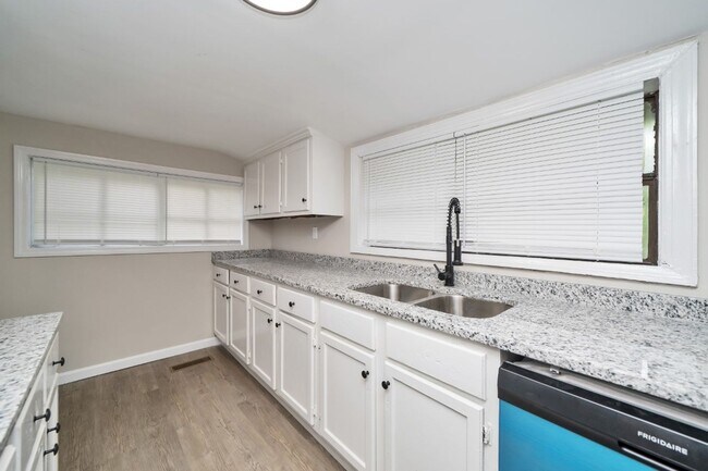 Building Photo - Beautiful New 4bd/2bath -Don’t Miss This!