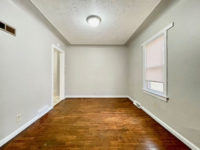 Building Photo - Two Bedroom Home in Muskegon