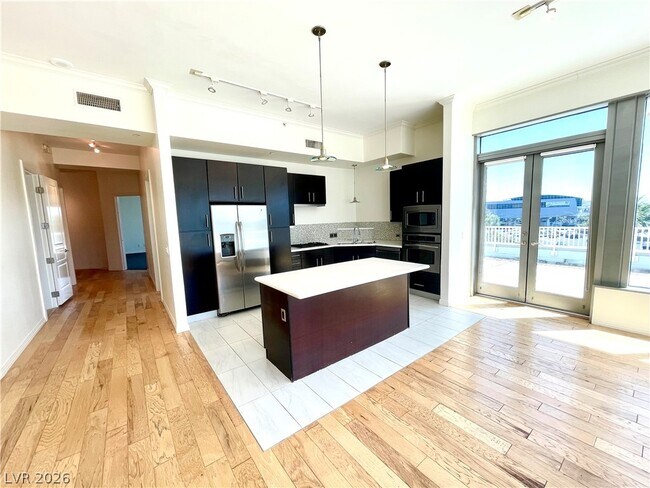 Building Photo - 360 E Desert Inn Rd