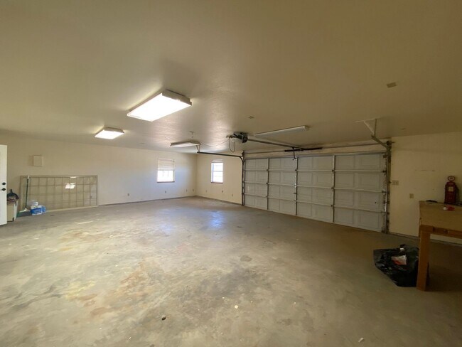 Building Photo - BEAUTIFUL 4BD/3BA HOME ON 2.53 ACRES!!!