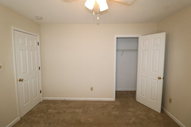 Building Photo - 1517 Bethesda Woods Ln