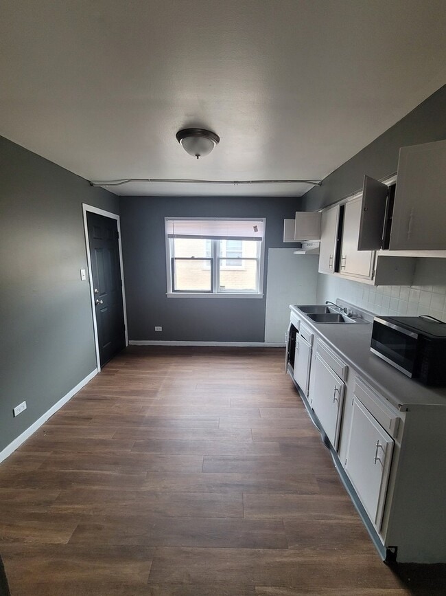 Building Photo - 14521 Richmond Ave