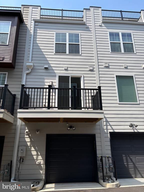 Primary Photo - 7373 Arlington Blvd