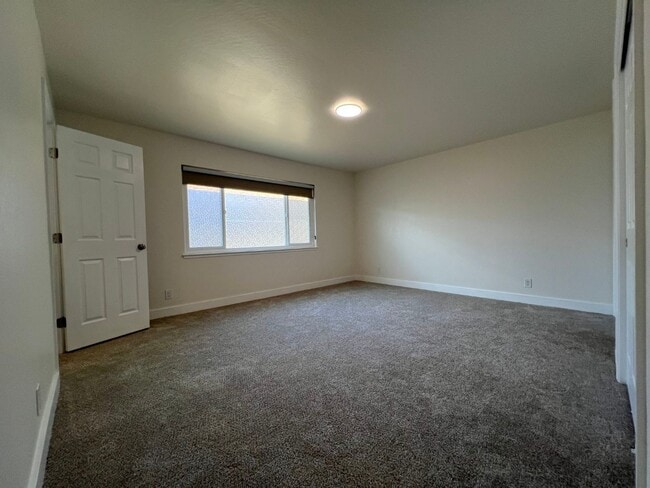 Building Photo - 3893 Middlefield Rd