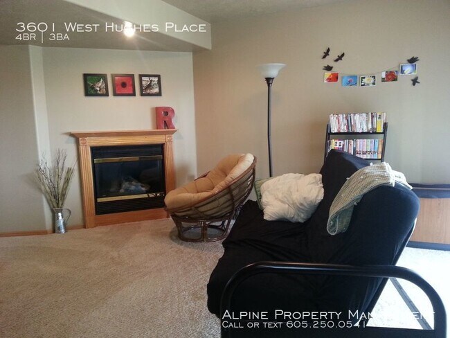 Building Photo - 4 Bed/3 Bath Twinhome For Rent!!
