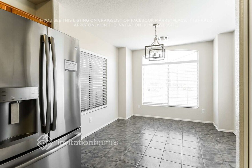 Building Photo - 2237 E Aire Libre Ave