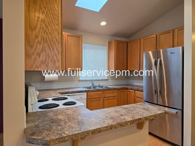 Building Photo - Private Drive Townhome Near Stone Ave N | 3 Bed, 2 Bath, 2-Car Garage, Deck + Fenced Yard