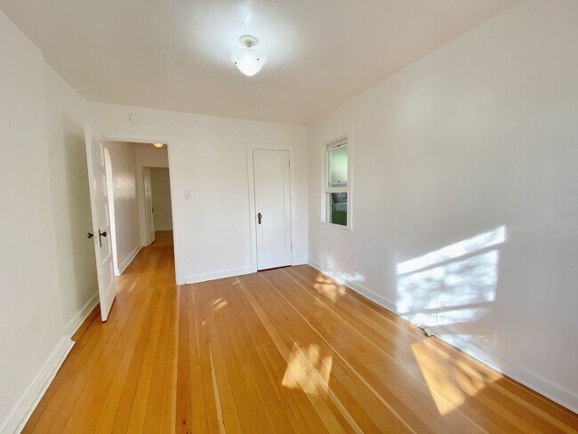 Building Photo - Hillside Los Feliz Cottage w/ Yard, Parking *ALL UTILITIES INCLUDED*