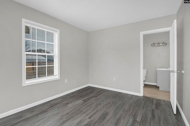 Building Photo - 706 Westside Dr