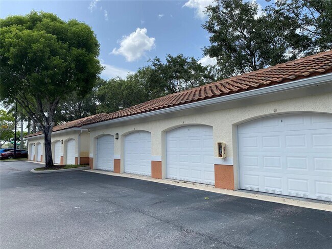 Building Photo - 9825 Baywinds Blvd