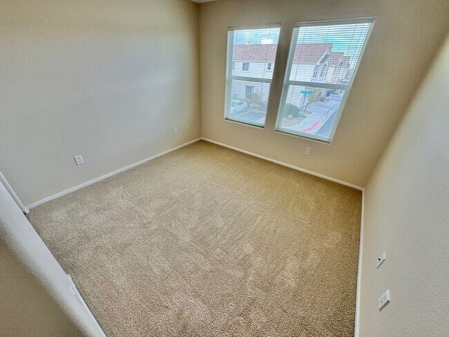 Building Photo - COMFORTABLE 2-BEDROOM CONDO TOWNHOME IN SOUTHWEST LAS VEGAS CONDO