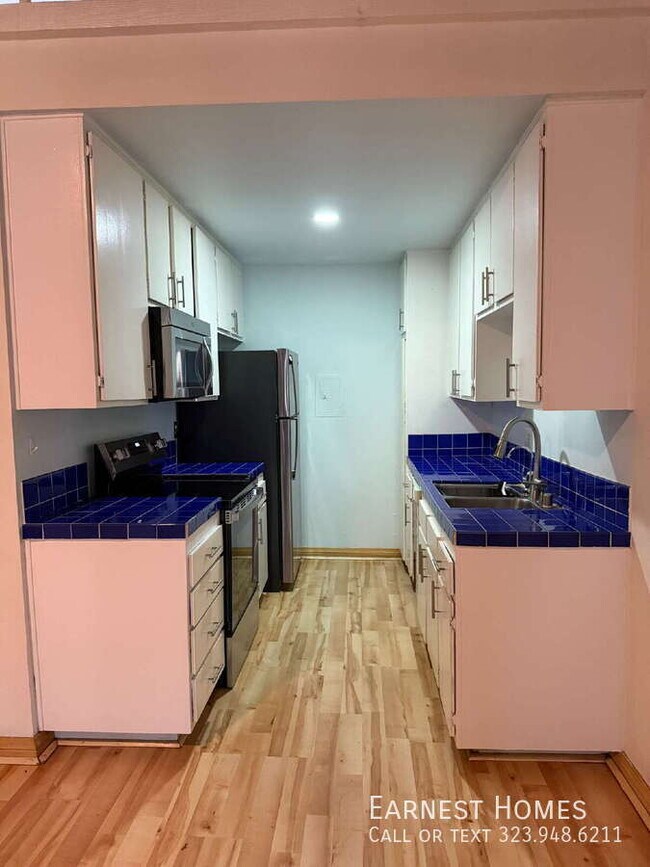 Building Photo - 5460 White Oak Ave