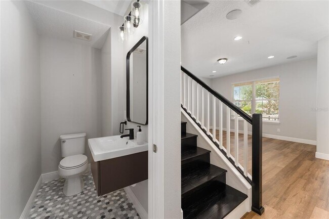 Building Photo - 8387 Lovett Ave
