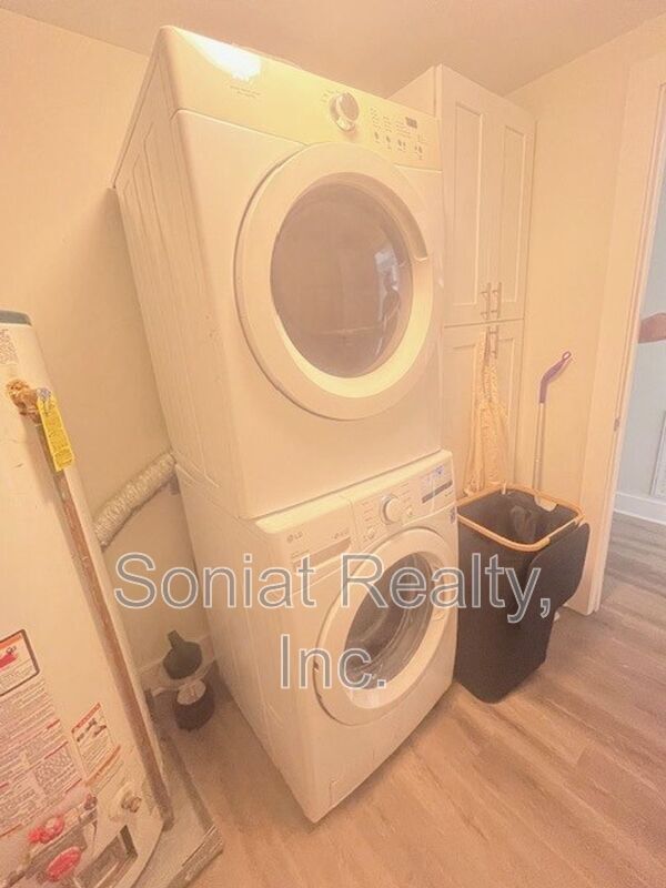 Building Photo - 3302 Nashville Ave