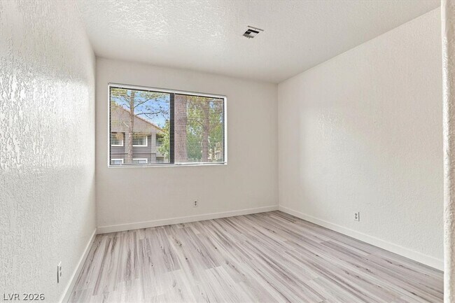 Building Photo - 5042 S Rainbow Blvd