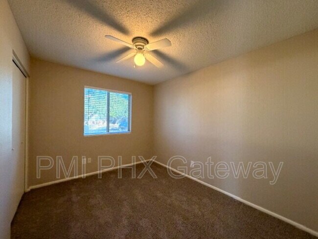 Building Photo - 5135 E Evergreen St