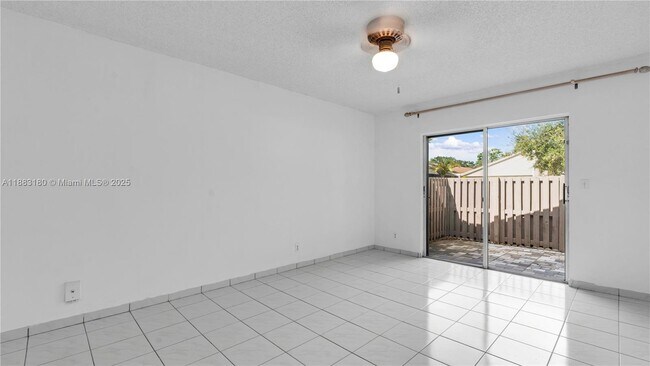 Building Photo - 570 Woodgate Cir