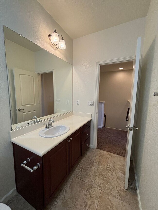Building Photo - West Roseville Solar! 3 Bedroom, Plus den/...