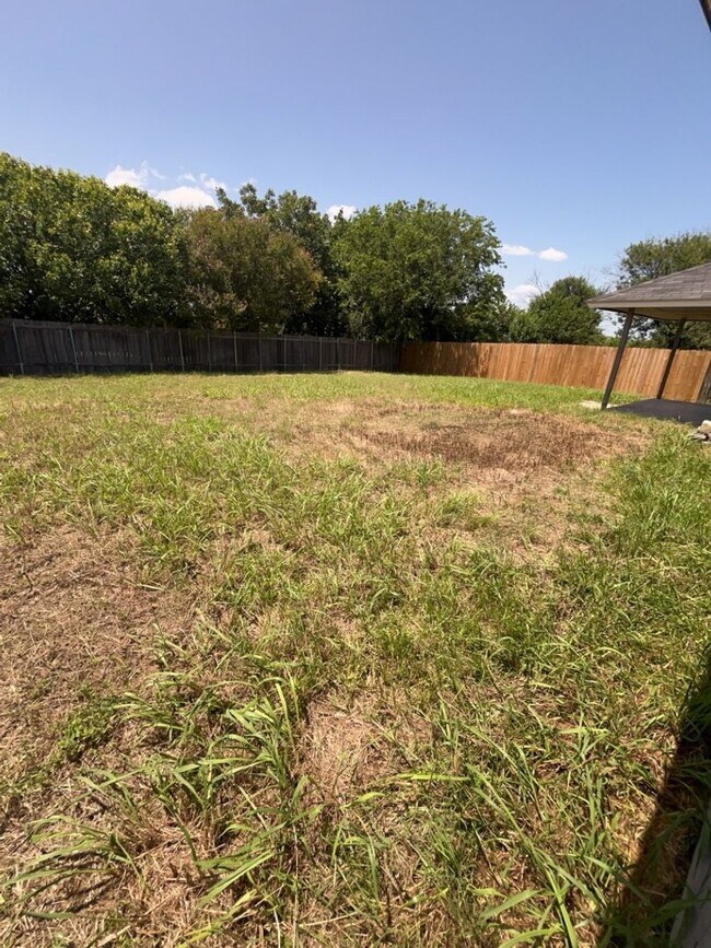 Building Photo - NEW IN MANAGEMENT - AVAILABLE NOW!