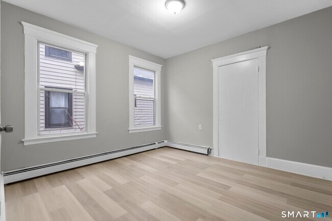 Building Photo - 260 Orchard St