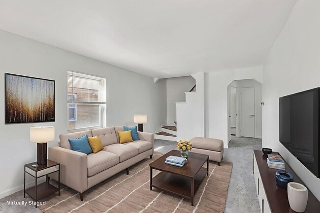 Building Photo - College Hill Renovated Home w/4 bdrms