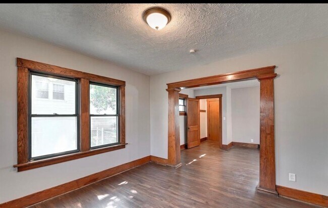 Building Photo - Beautiful & Spacious 3 Bedroom, 2 Bathroom Home in South Omaha – 1,872 Sq Ft