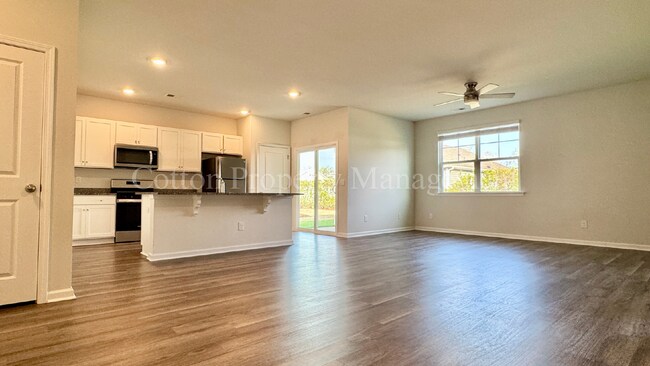 Building Photo - 2516 Centerway Ln