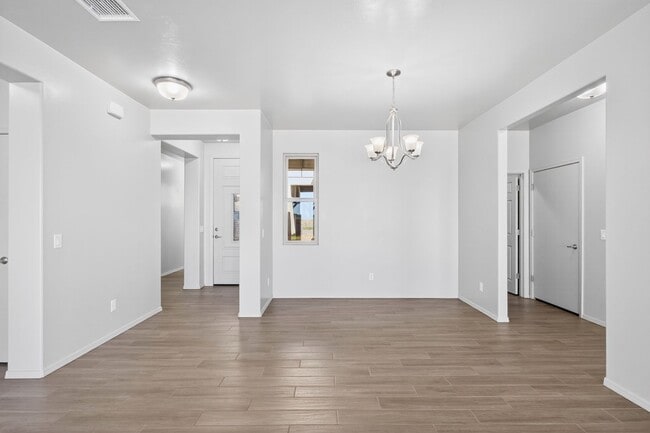 Building Photo - King Ranch