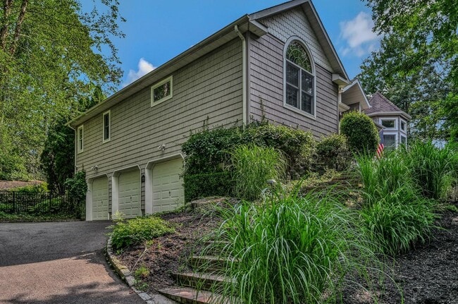 Building Photo - 187 Great Rock Dr