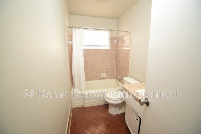 Building Photo - 10219 E 7th St