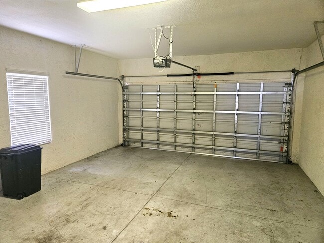 Building Photo - Town House in MillBrooke Ranch