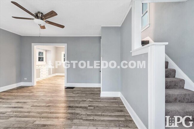 Building Photo - 927 Alvison Rd