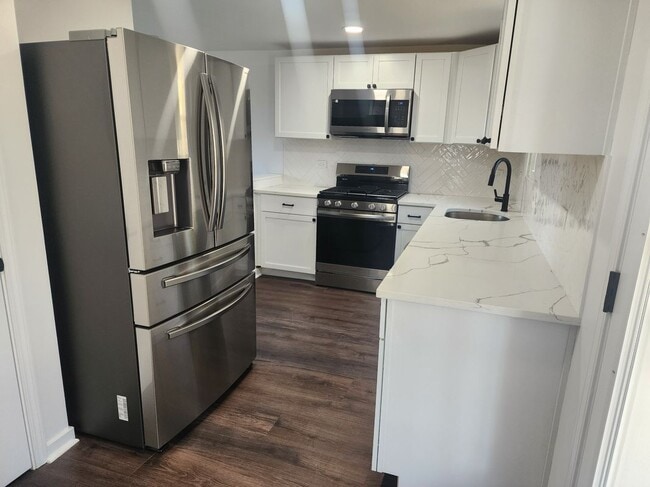 Building Photo - 5679 Valleyview Dr