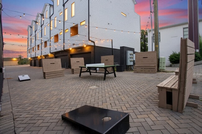 Building Photo - 1708 8th Ave S