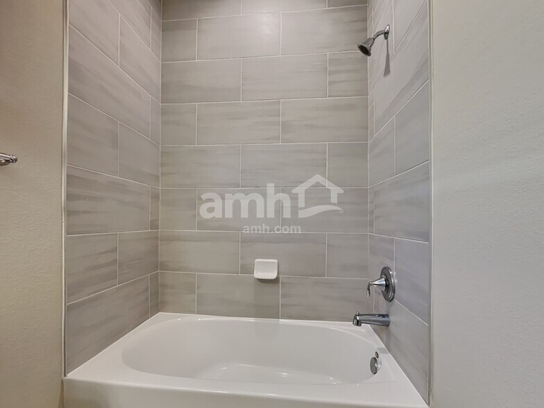 Building Photo - 82 Hemlock Point