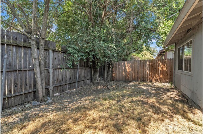 Building Photo - 3944-3944 Renick Way