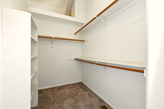 Building Photo - Amazing 3 Bed 4 Bath Highlands Ranch House...