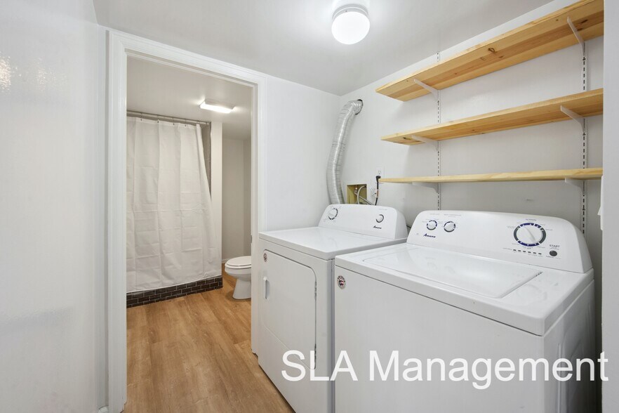 Garden Bath and Laundry Room - 1320 Vivian St