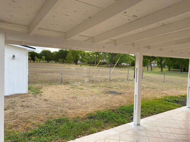 Building Photo - 2416 Jerome Dr