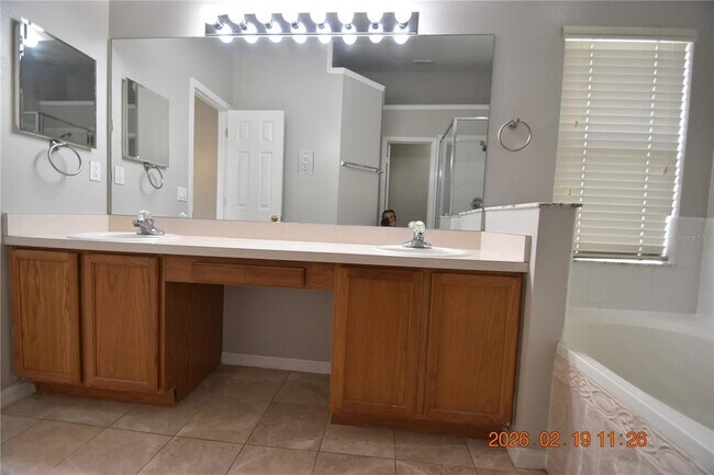 Building Photo - 2521 Clareside Dr