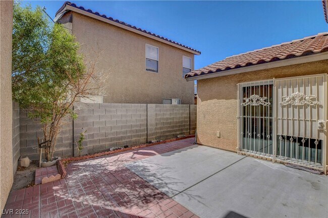 Building Photo - 1259 Black Cherry St