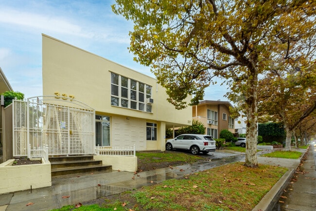 Building Photo - 337 Rexford Dr