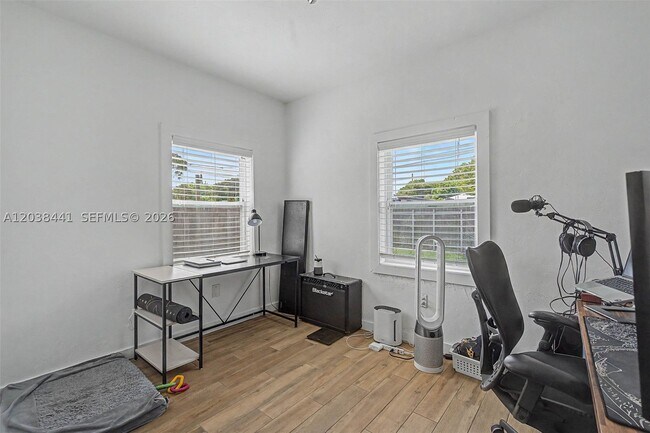 Building Photo - 5910 SW 62nd St